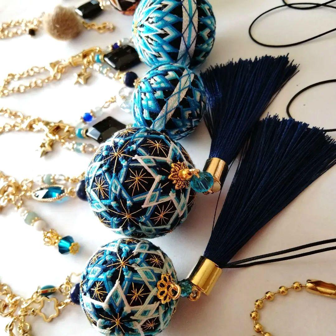 あおいりんご　絹糸　小さな手まり　バッグチャーム 天然石