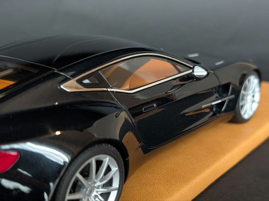 オートアート 1/18 ASTON MARTIN ONE-77 ブラックパール