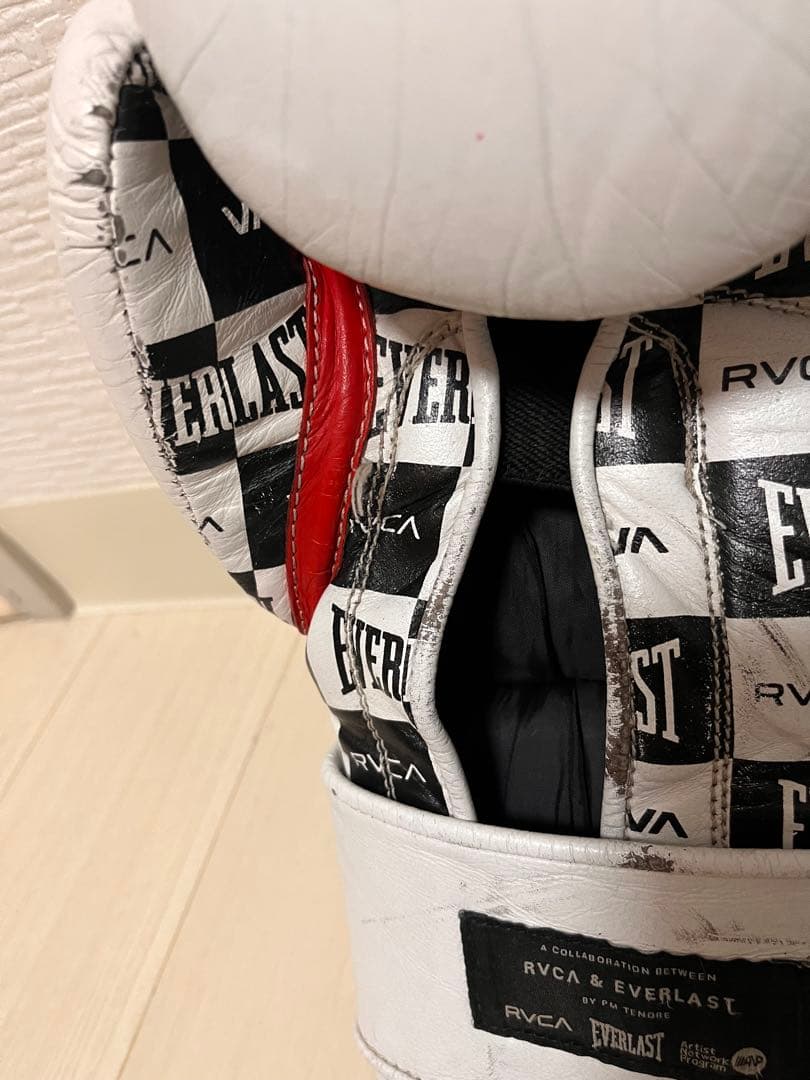 RVCA & EVERLAST 14 oz ボクシンググローブ 中古品 - メルカリ