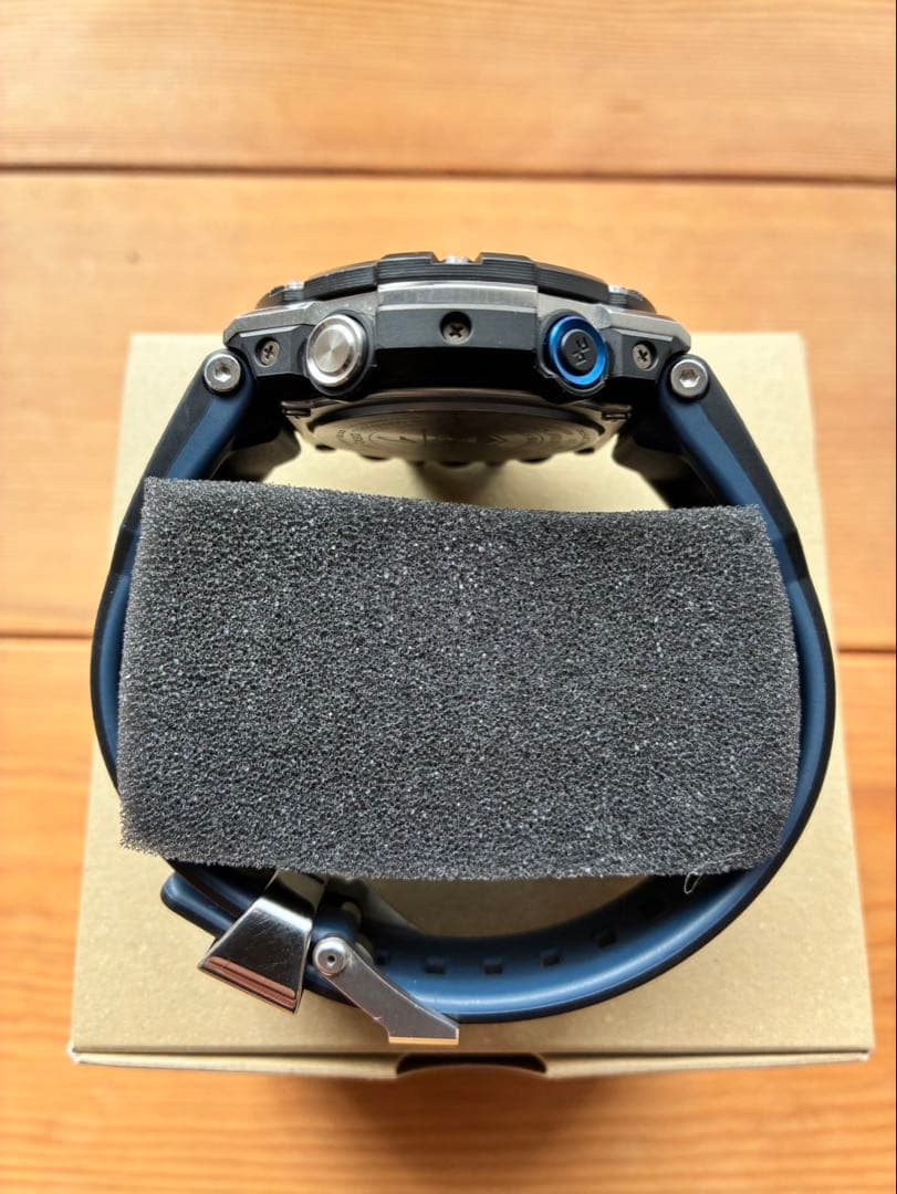 CASIO G-SHOCK　GST-B100XA-1AJF カーボンソーラー