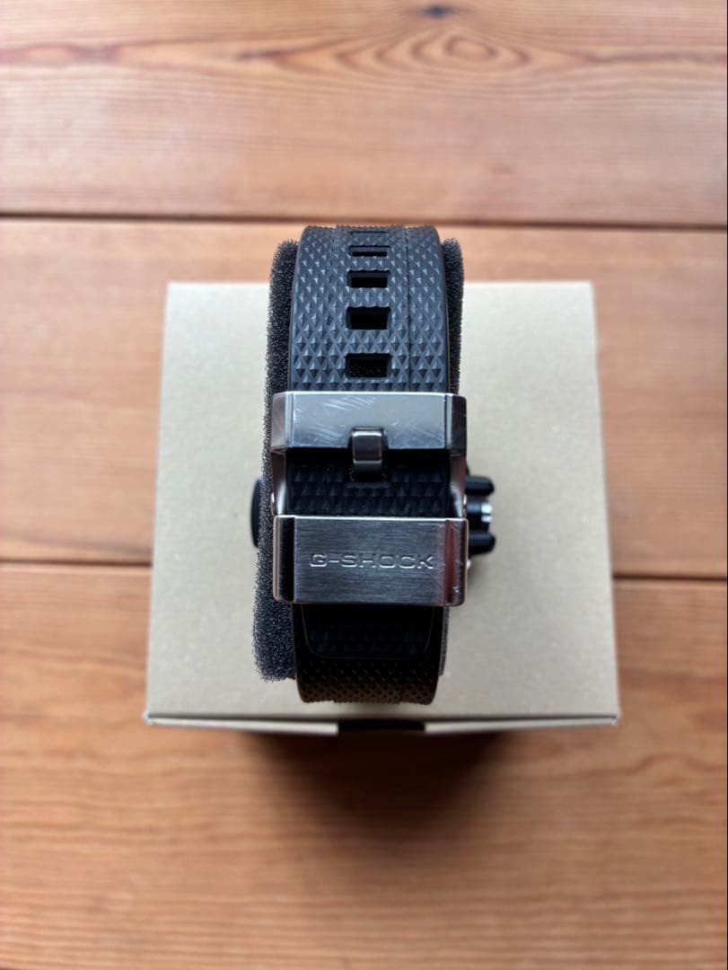 CASIO G-SHOCK　GST-B100XA-1AJF カーボンソーラー