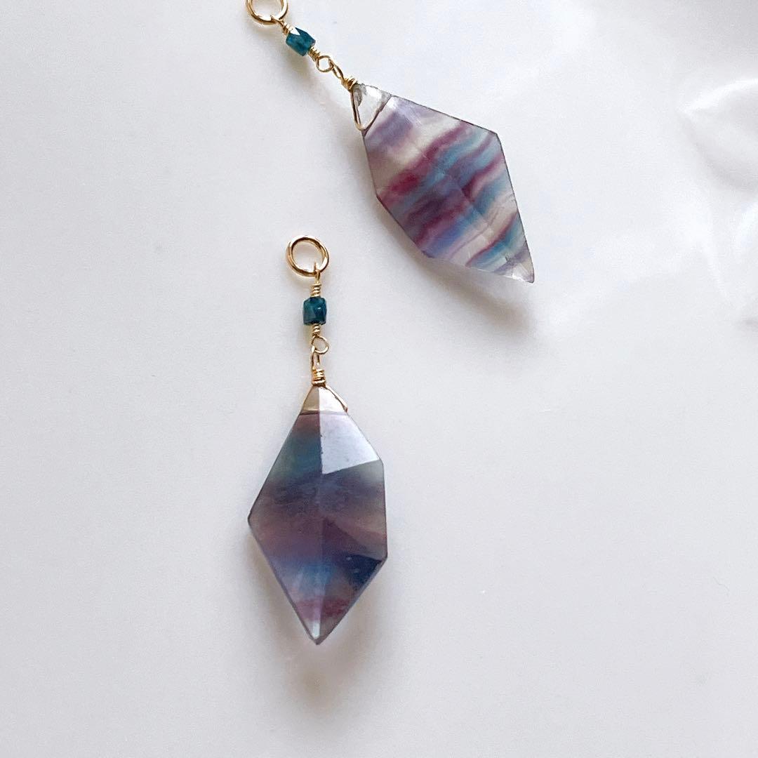 tama◆スピンドルカット バイカラーフローライト×ブルーダイヤチャーム