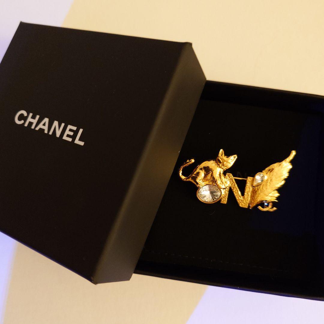CHANEL 猫ブローチ クリスマス限定 2025 - メルカリ