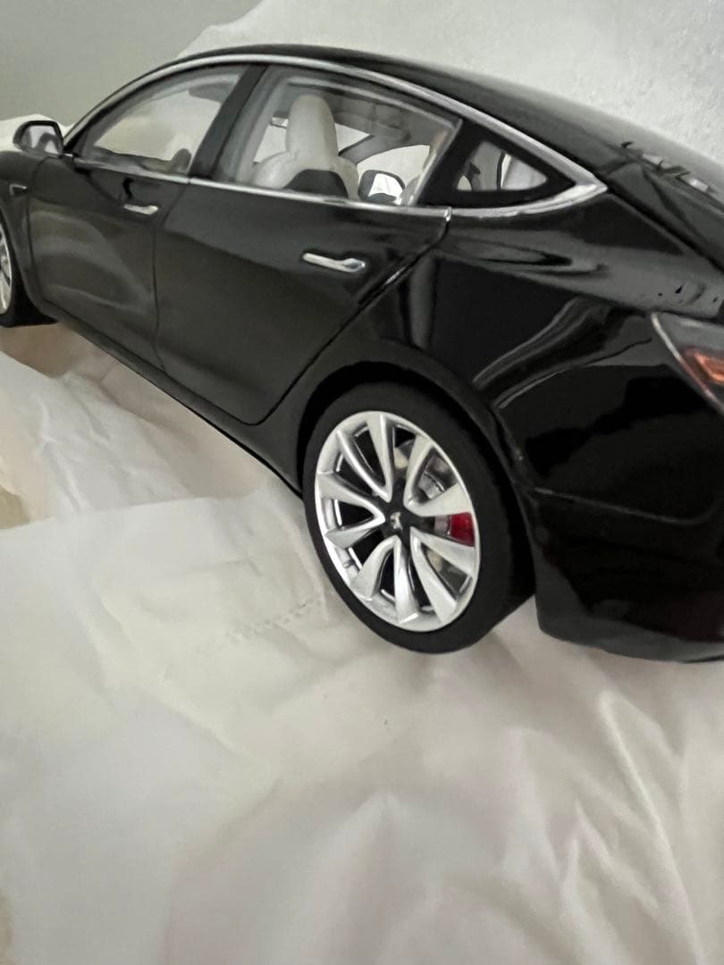 ミニカー　1/18 テスラ　モデル3 ブラック