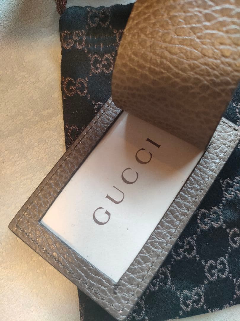 GUCCI グッチ レザー インターロッキング ネームタグ ピンク 美品