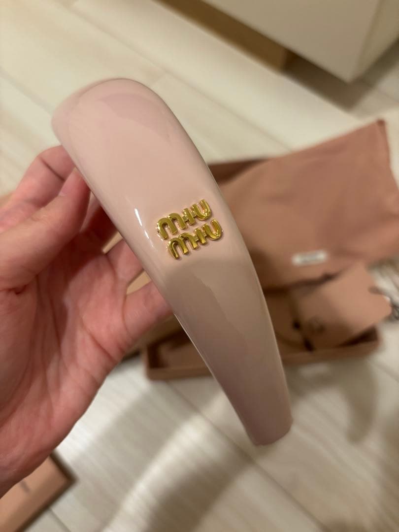 【最終値下げ】miumiu カチューシャ ピンク　ヘアバンド