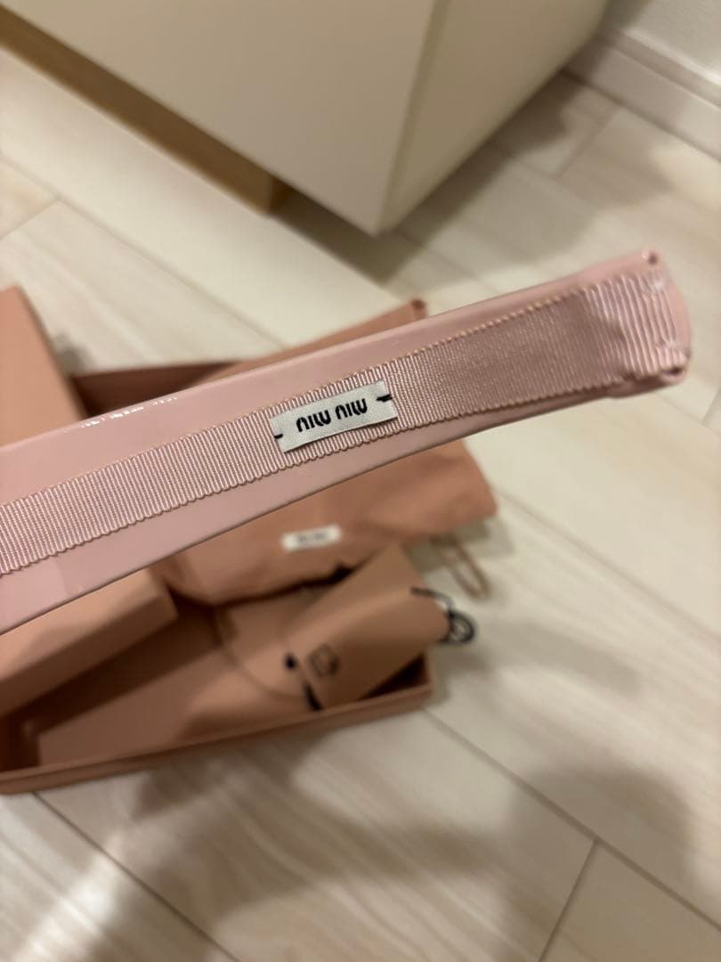 【最終値下げ】miumiu カチューシャ ピンク　ヘアバンド