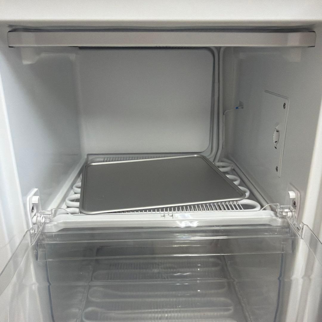 送料無料2023年式　HF-A61W Hisense 冷凍庫 ホワイト