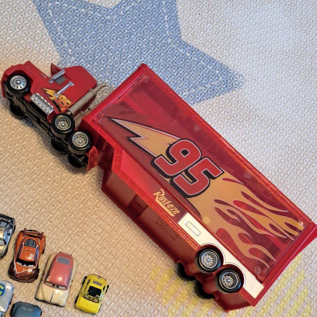 ミニミニカーズ　ライトニング・マックィーン トレーラーセット　ミニカー10台