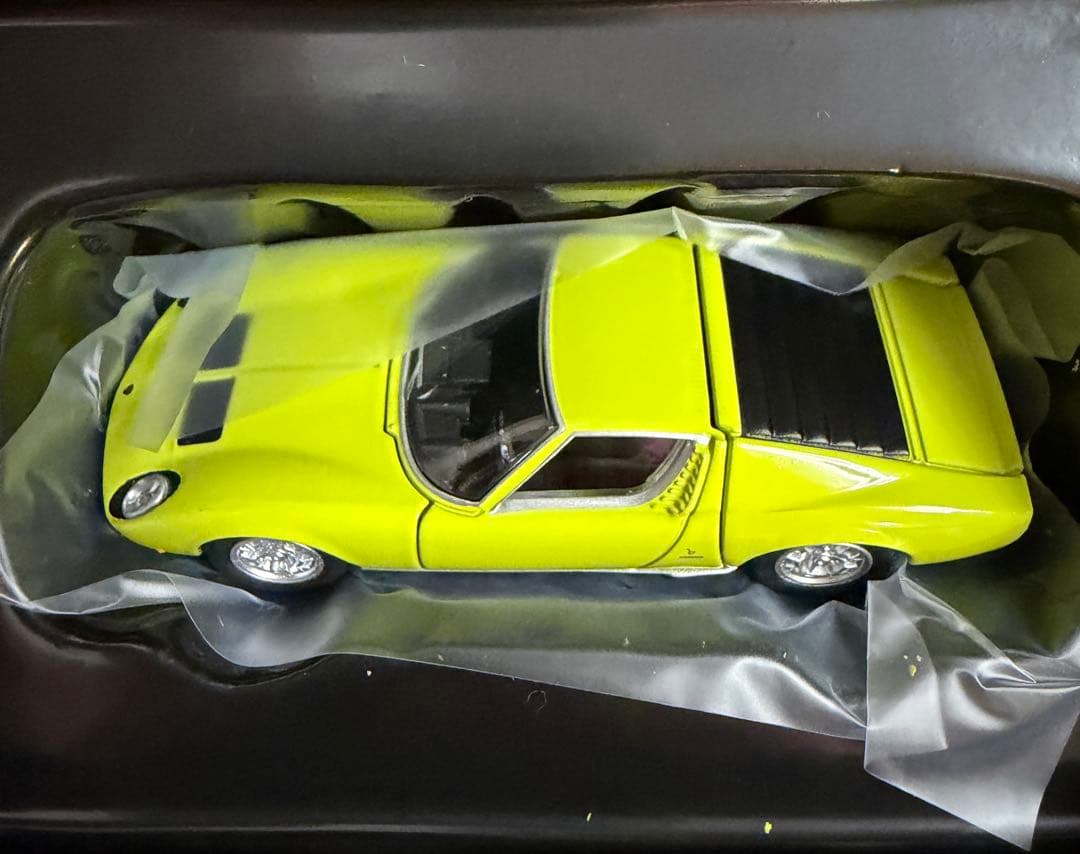 トミカリミテッドヴィンテージ　ランボルギーニ ミウラ S 黄緑