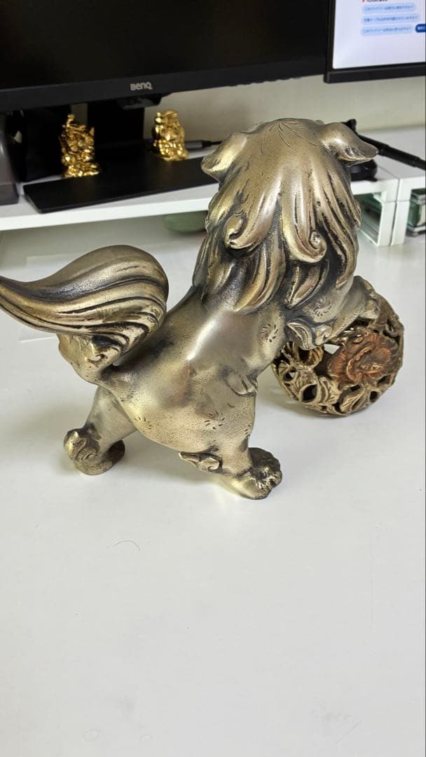 金属製 獅子と球の彫刻 シーサ シシ