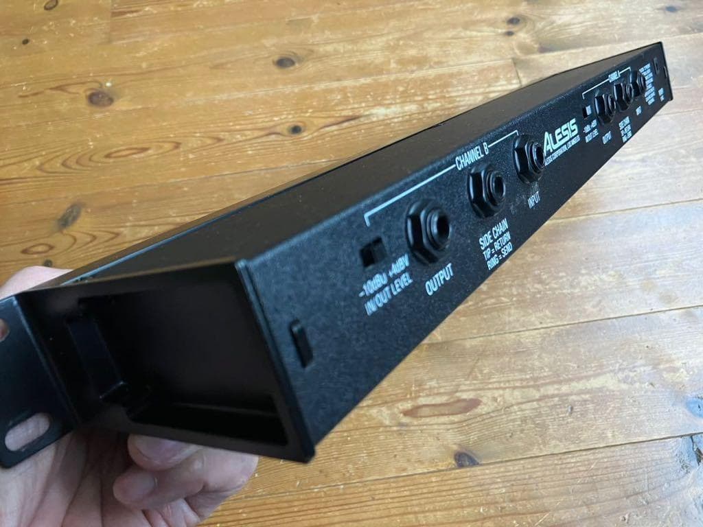 ○ Alesis 3630 Compressor 改造品 良い音です