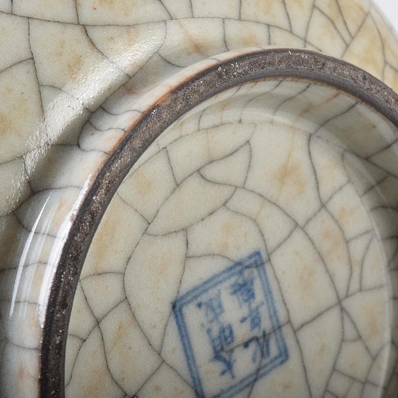 中国 大明成化年製 哥窯 白磁 金糸鉄線 氷裂文 双耳香炉 M 7991E