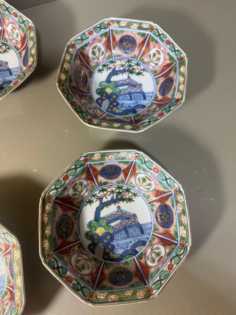 2418大明萬暦年製銘 伊万里 金襴手 菊に龍 岩に欄干図