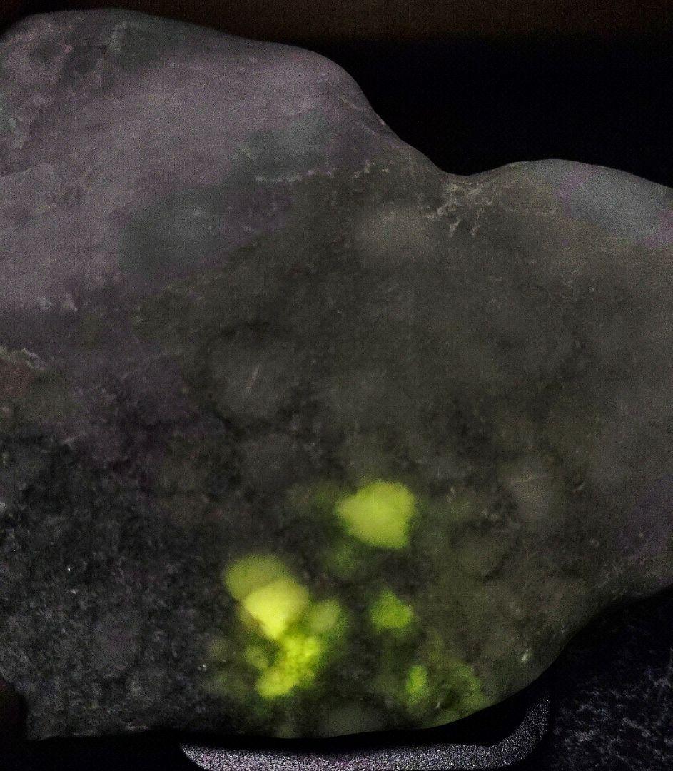 ☆翡翠原石☆糸魚川硬玉【小滝・川ズレ・ミロナイト翡翠】