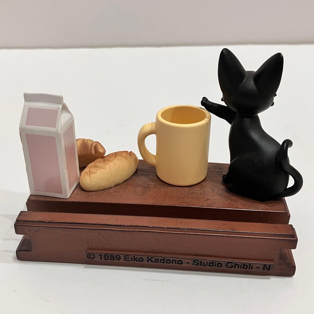 スタジオジブリ 魔女の宅急便 カレンダー 2018 コリコの街でお買い物　ジジ