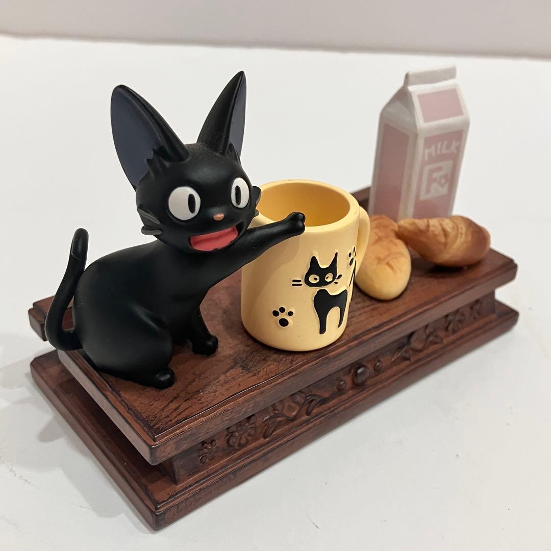 スタジオジブリ 魔女の宅急便 カレンダー 2018 コリコの街でお買い物　ジジ