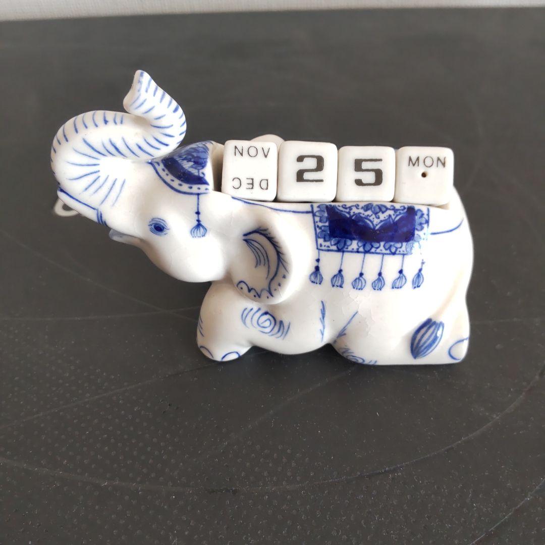 象の置き型カレンダー タイ製