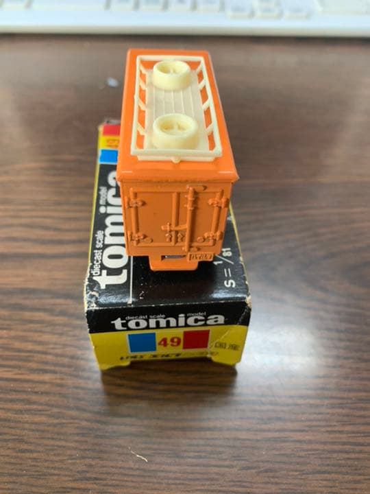 tomica いすずエルフハイルーフ　ミニカー