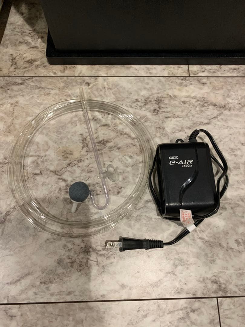 せ*い様 【引き取り限定】30㌢キューブガラス水槽 LEDライト付き 流木と