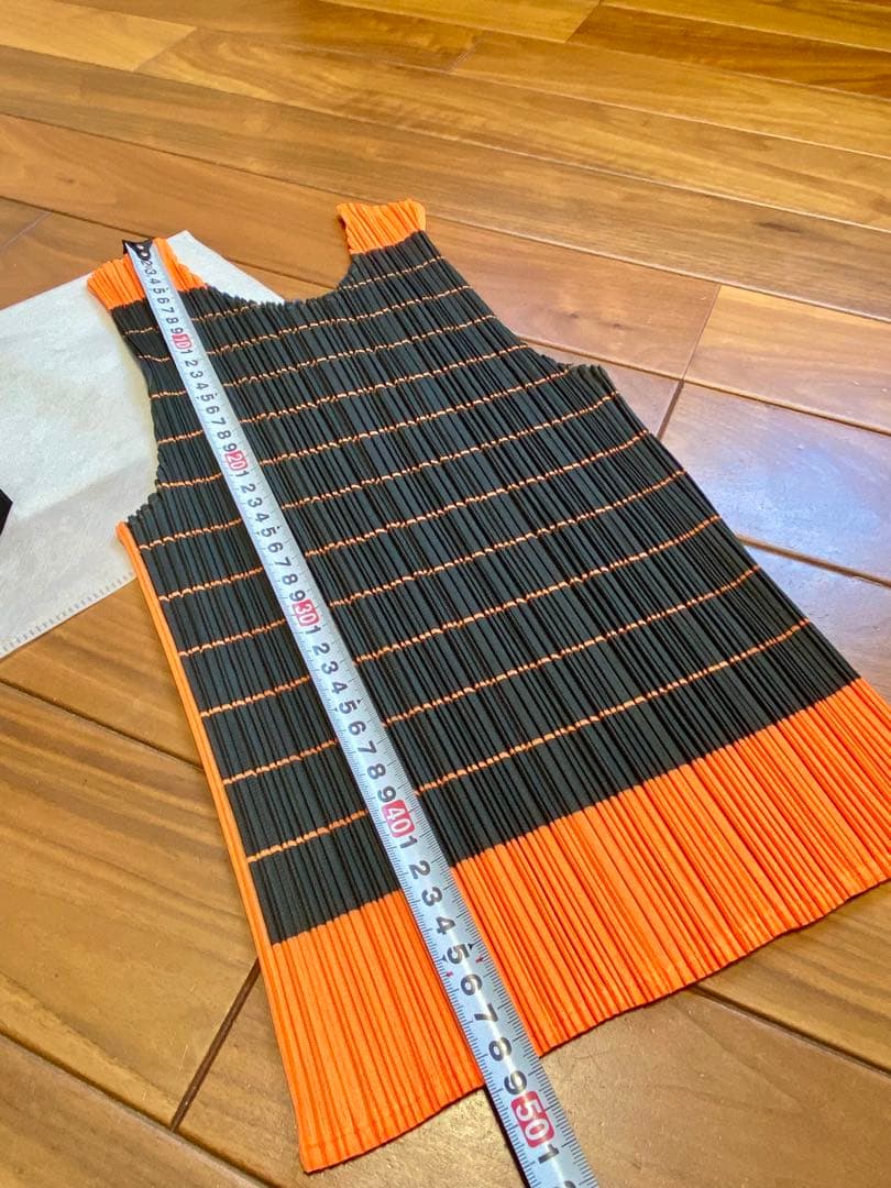 PLEATS PLEASE タンクトップ（オレンジ・黒・青）