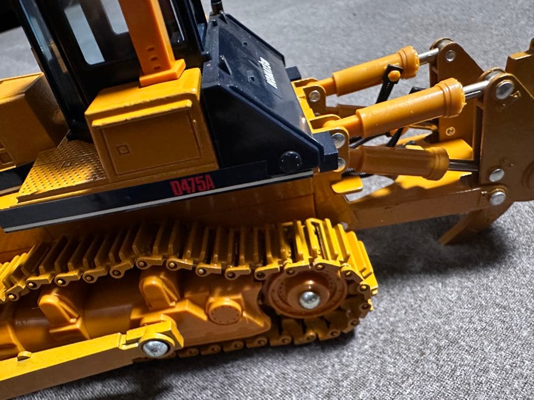 KOMATSU D 475A ブルドーザー　リッパーミニモデル　模型　重機