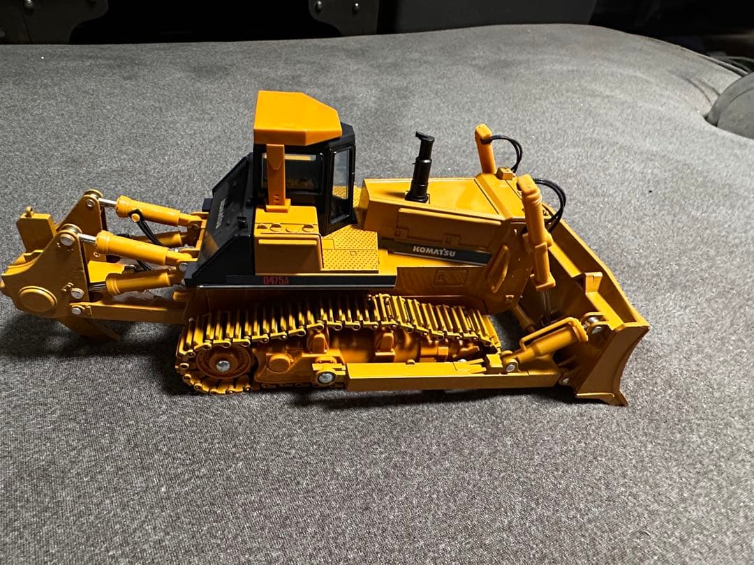 KOMATSU D 475A ブルドーザー　リッパーミニモデル　模型　重機