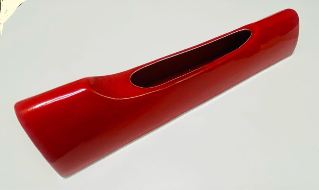 美しい鮮明な色彩　草月花器　洗練されたデザインが特徴