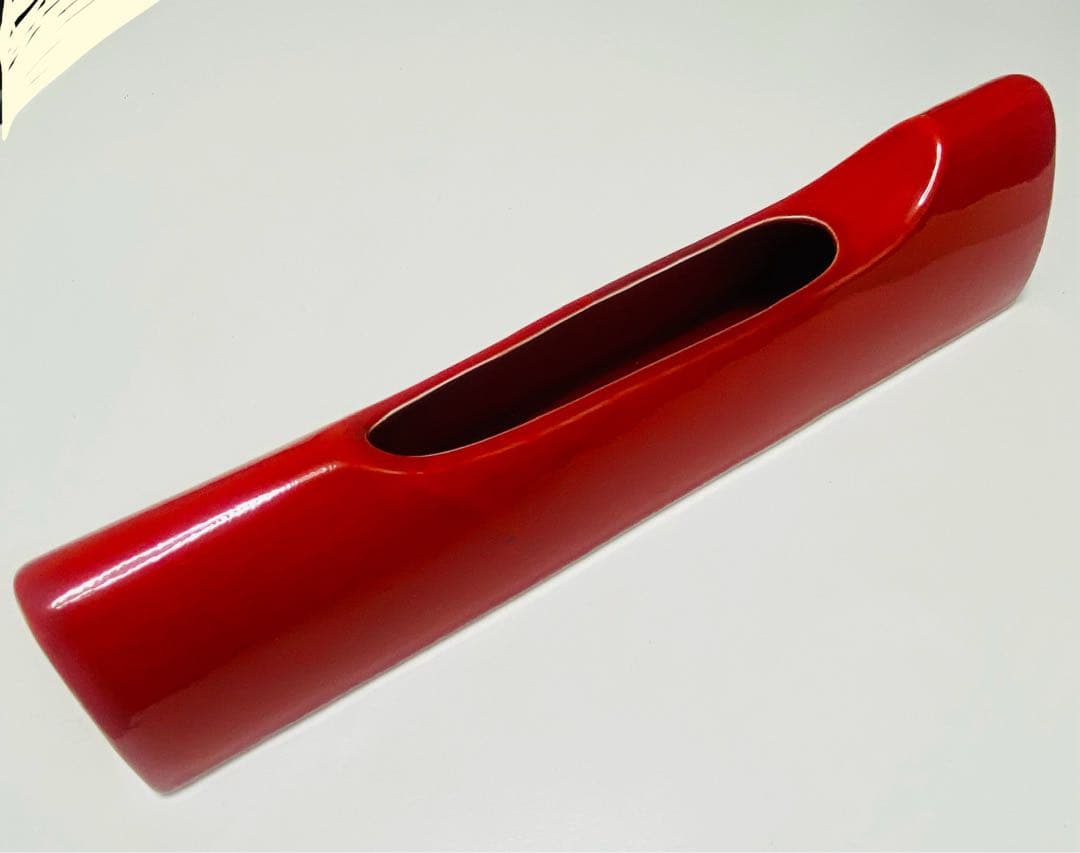 美しい鮮明な色彩　草月花器　洗練されたデザインが特徴