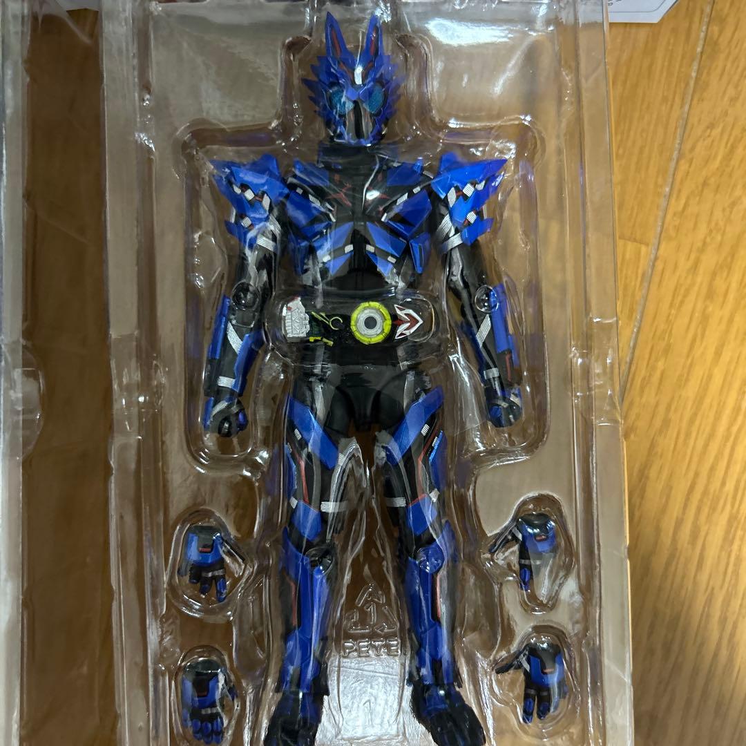 S.H.Figuarts フィギュアーツ 仮面ライダー滅　スティングスコーピオン