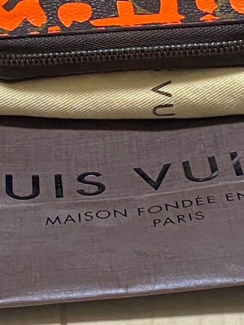 LOUIS VUITTON グラフィティケース