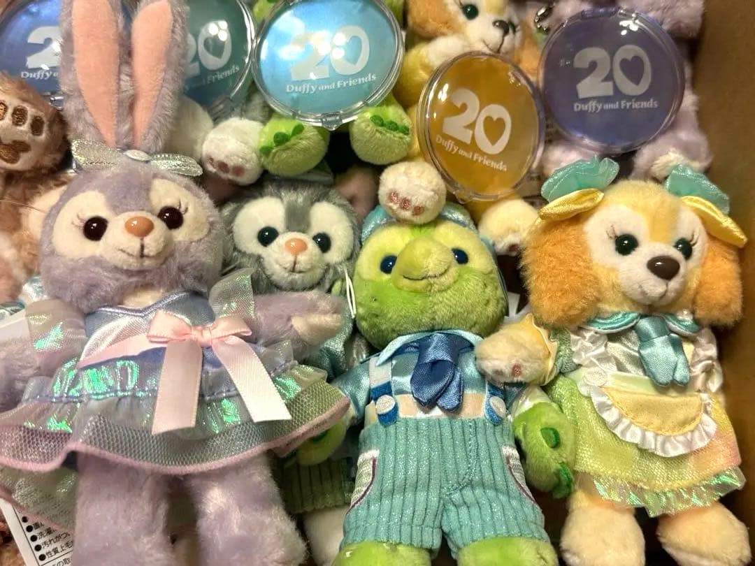 カラフルハピネス　ダッフィー　ぬいぐるみバッジ　ぬいぐるみチャーム　20周年
