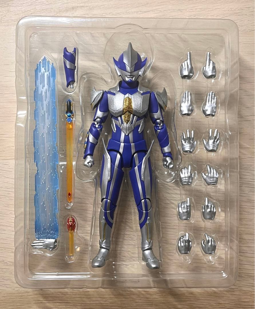 かっちゃん様専用】SHFウルトラマンメビウス+ハンターナイトツルギ
