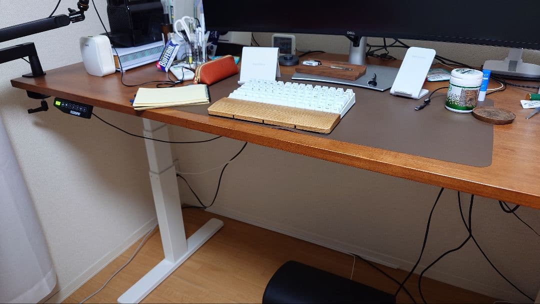 自動昇降デスク（FlexiSpot）