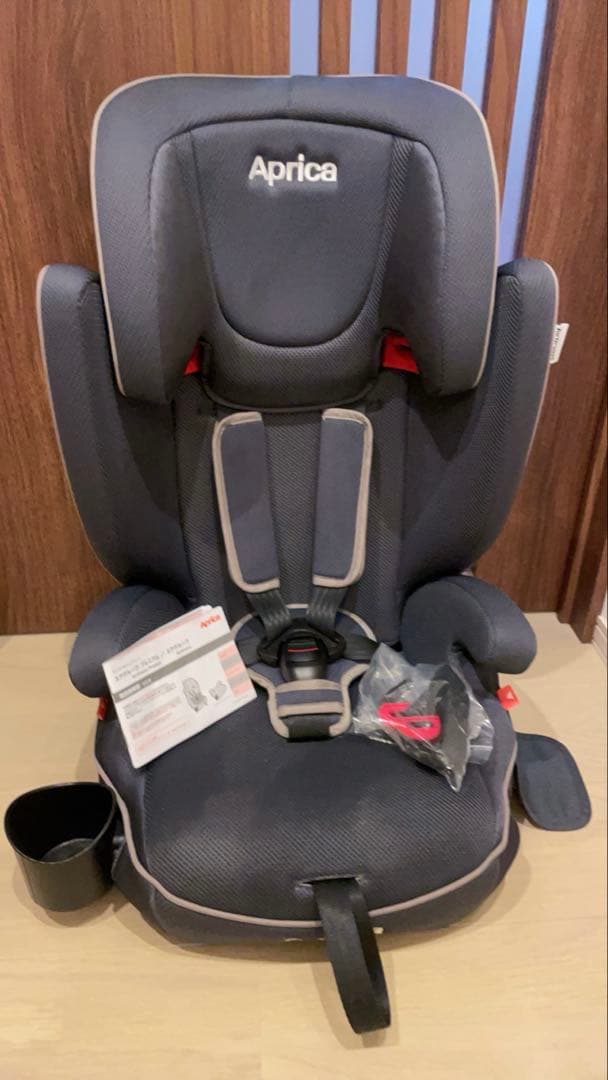極美品】Aprica ジュニアシート ネイビー エアグルーヴAD ネイビー