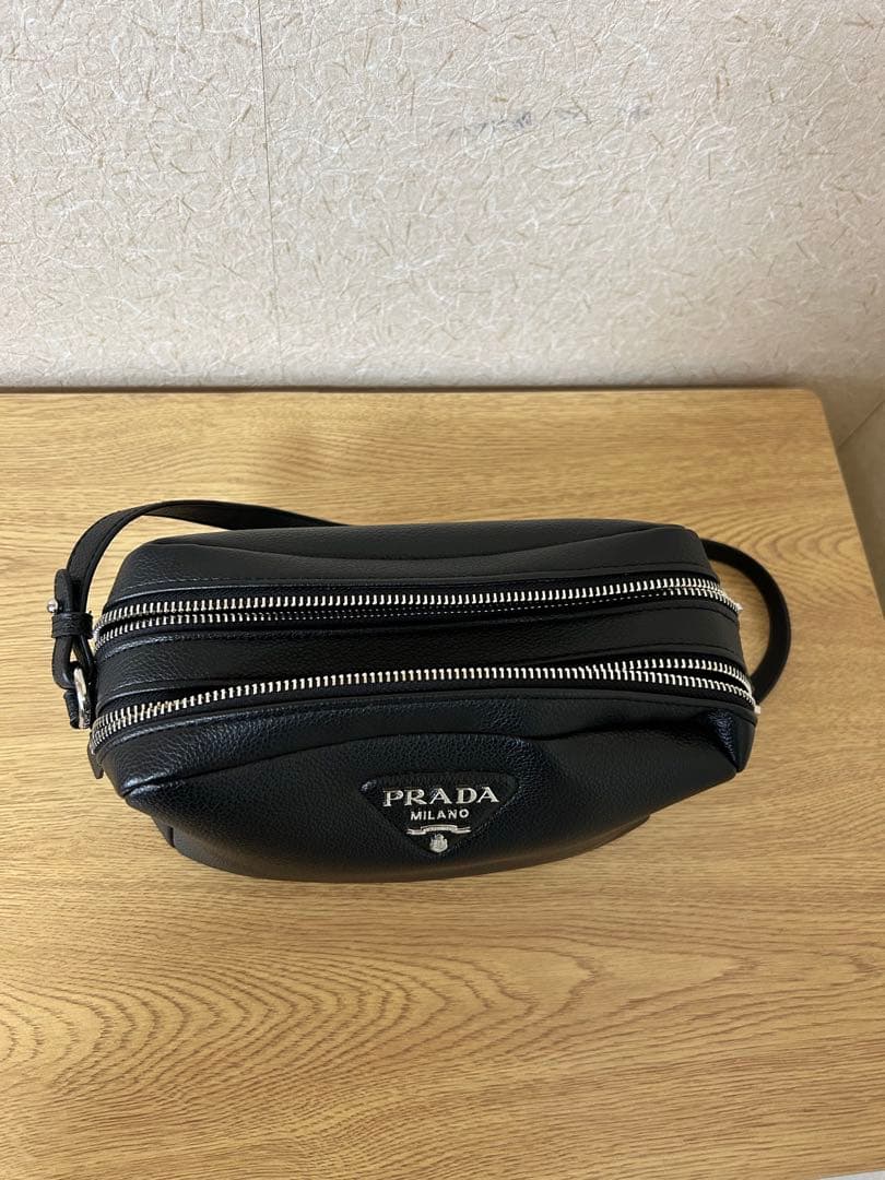 プラダ　ショルダーバッグ