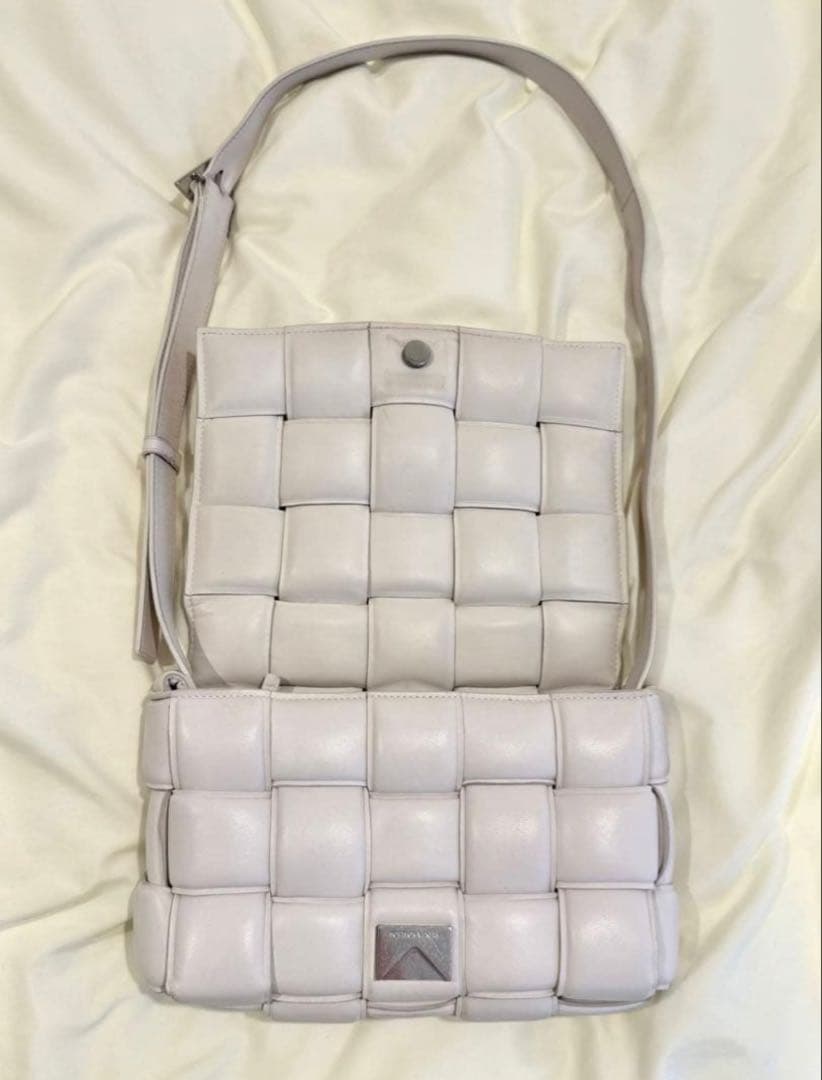 BOTTEGA VENETA ボッテガヴェネタ パデットカセット