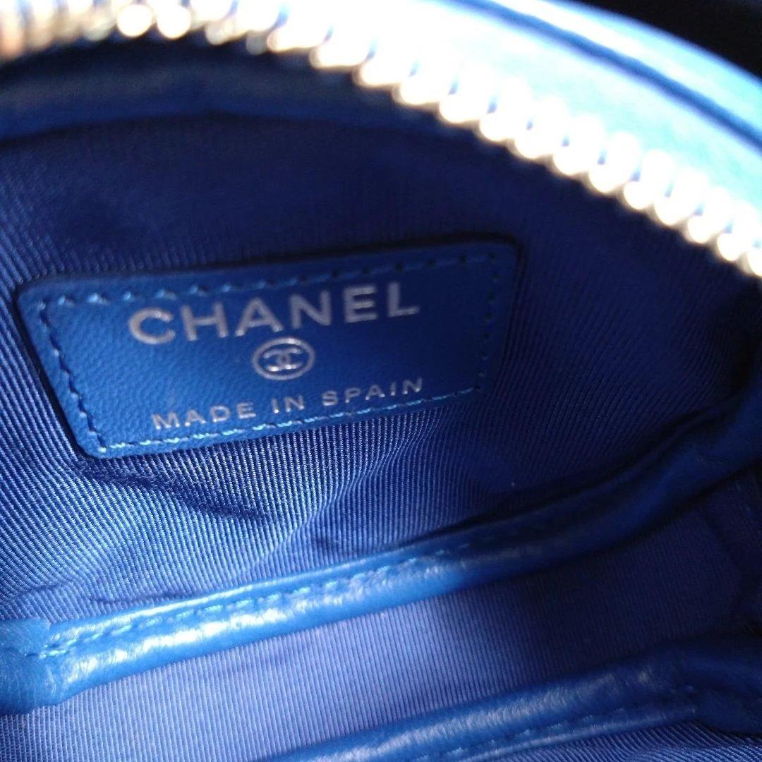 未使用 CHANEL マトラッセ ラウンドケース ココ ブルー ラムスキン