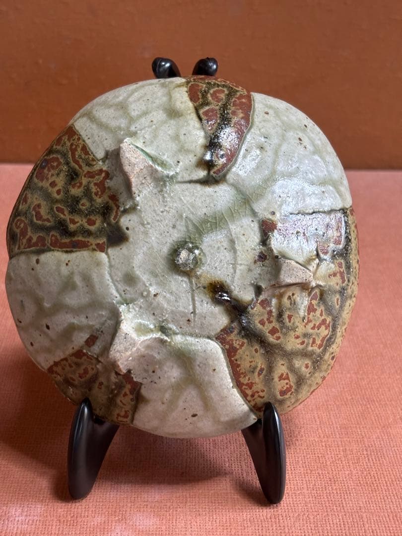 河井寛次郎作柿緑釉麻布目輪花三ツ足皿 製作番