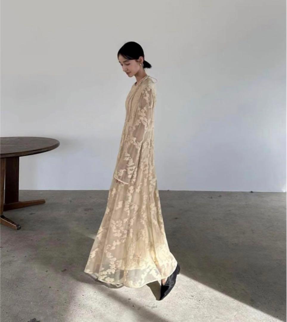 CLANE BULGED FLOWER JACQUARD ONE PIECE - メルカリ