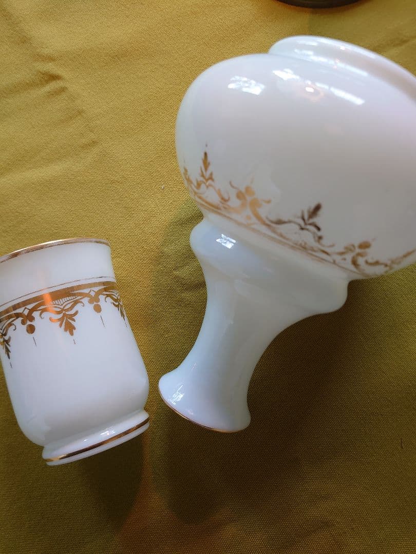 フランス19世紀 オパールガラス ホワイト水差しカップ付き