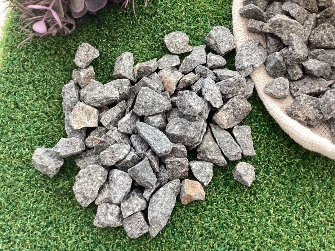 岩手県遠野 角閃石 とおのの銘石 中粒 3kg 送料込み - メルカリ