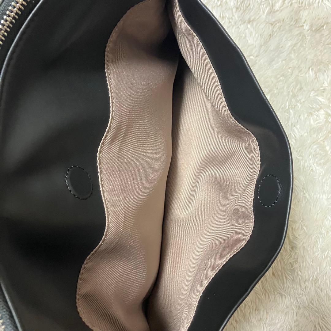 【なつ様】イアパピヨネ　ショルダーバッグ　新品未使用　クロスボディ