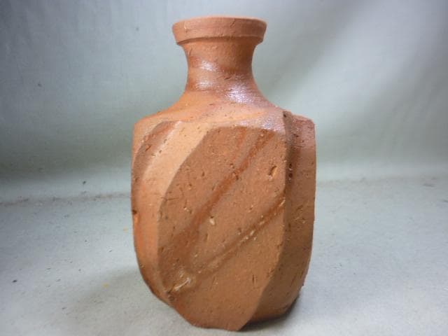 人気作家　備前焼　巨匠　原田拾六　作　備前徳利（火襷）鎬　しのぎ　ヒダスキ　緋襷