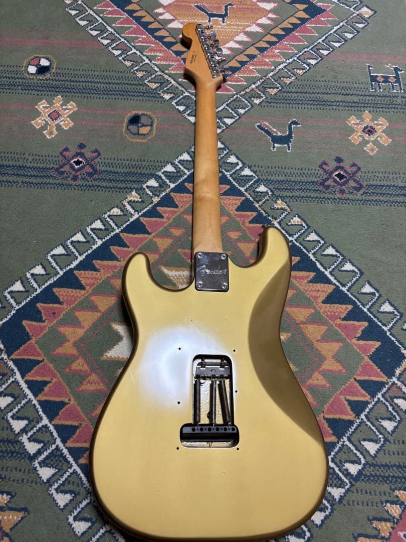 スクワイヤー　ストラトキャスター ゴールド