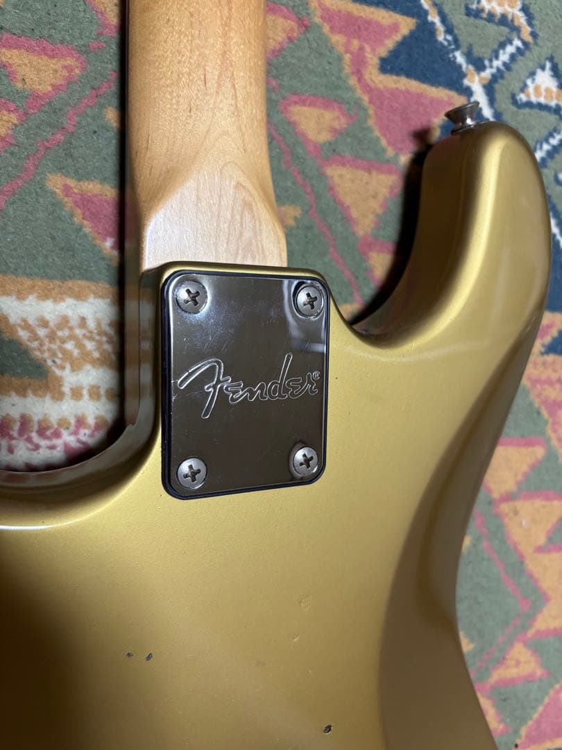 スクワイヤー　ストラトキャスター ゴールド