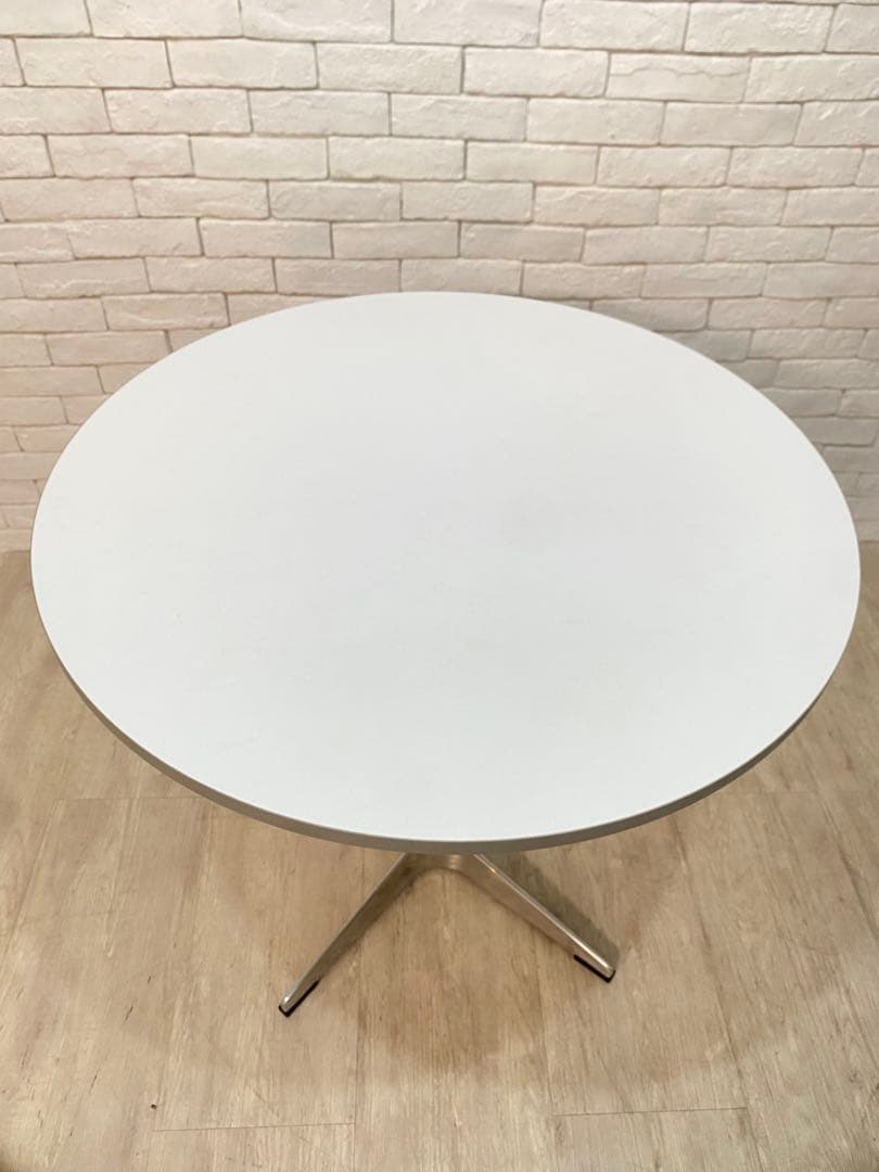 【プロファイル必読：） 4万円　円形ROOM& テーブル