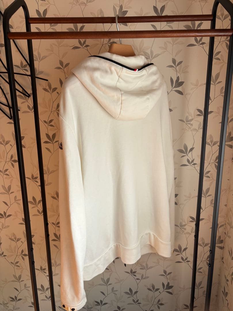 モンクレール　ジップアップパーカー