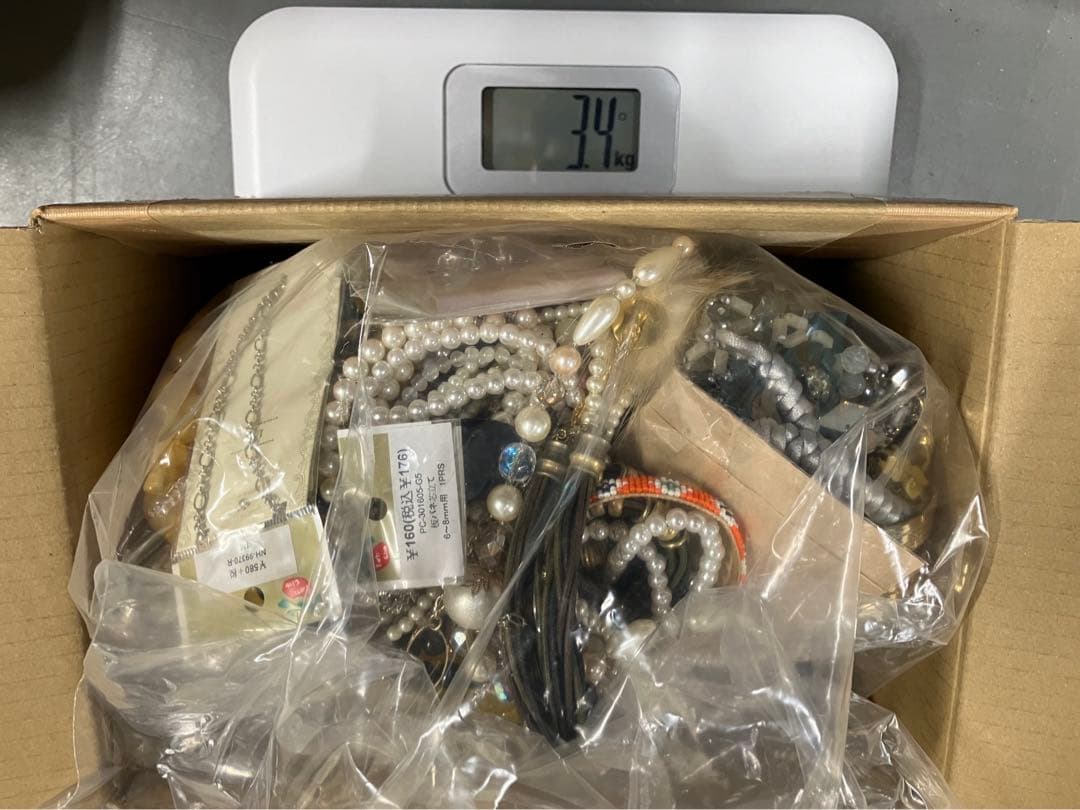 アクセサリー　イミテーション　まとめ売り　重量　約3.2kg　ジャンク