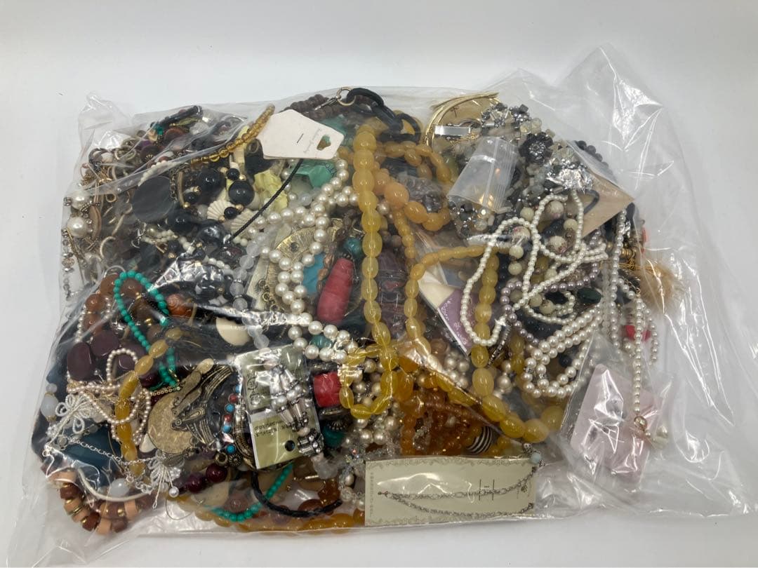 アクセサリー　イミテーション　まとめ売り　重量　約3.2kg　ジャンク